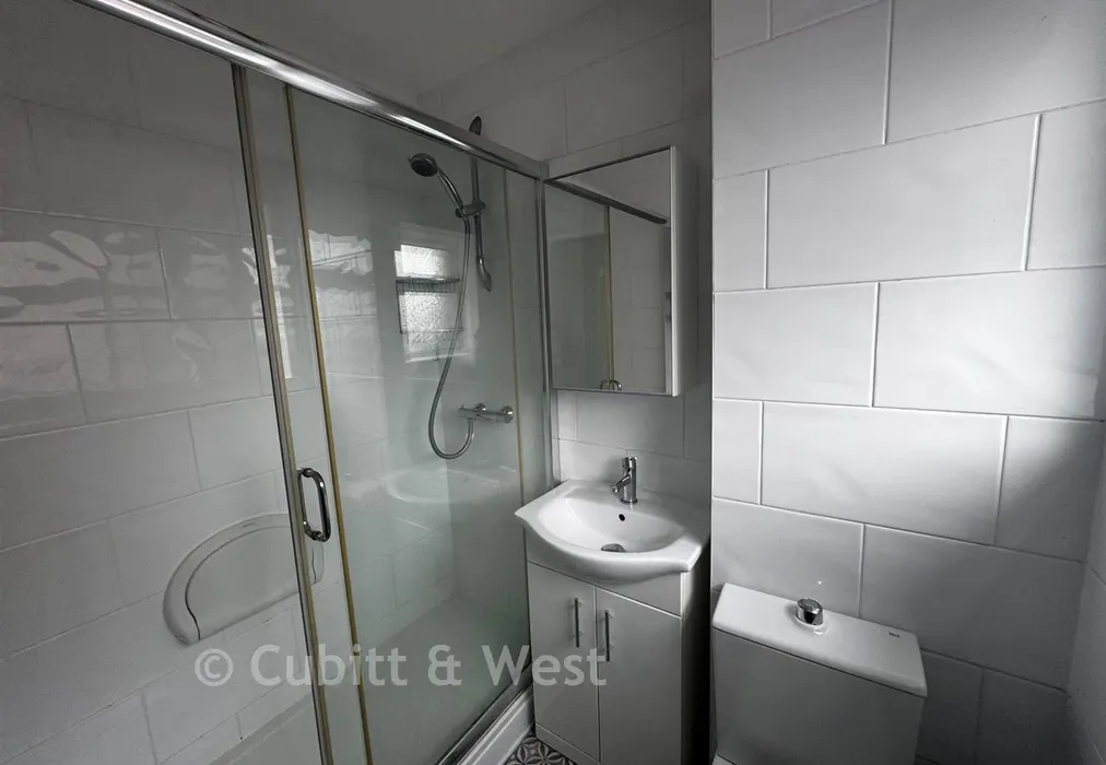 Bathroom - Brougham Road, Worthing, West Sussex - Wards of Kent