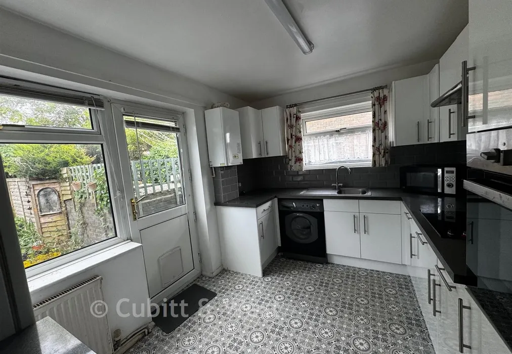 Kitchen - Brougham Road, Worthing, West Sussex - Wards of Kent