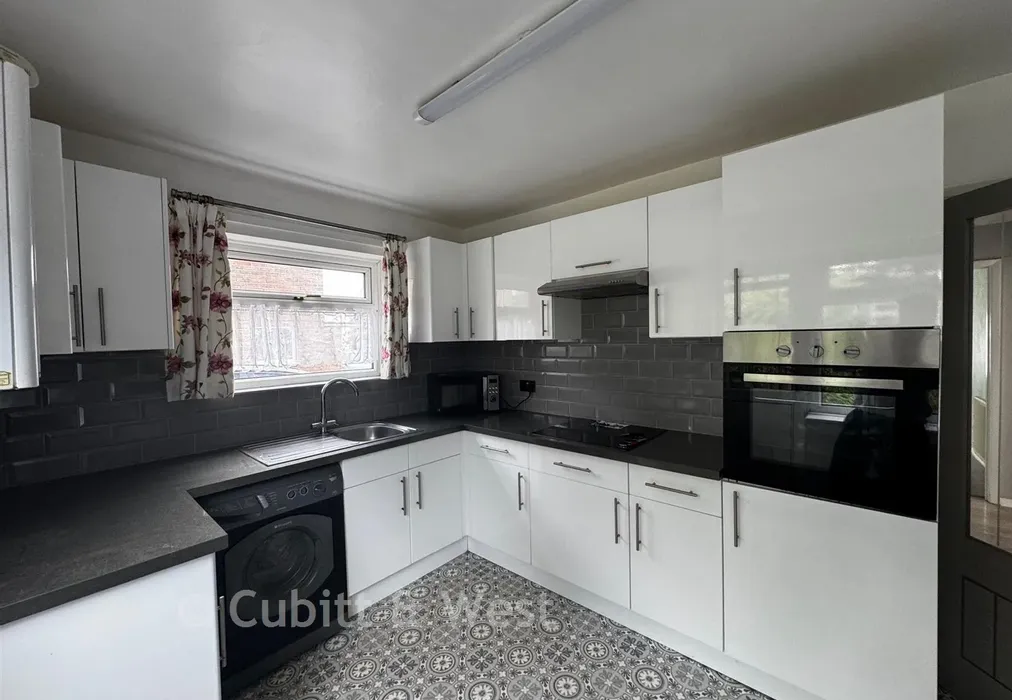 Kitchen - Brougham Road, Worthing, West Sussex - Wards of Kent