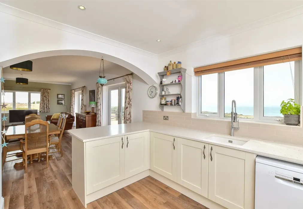 Kitchen - Westdean Avenue, Newhaven, East Sussex - Wards of Kent