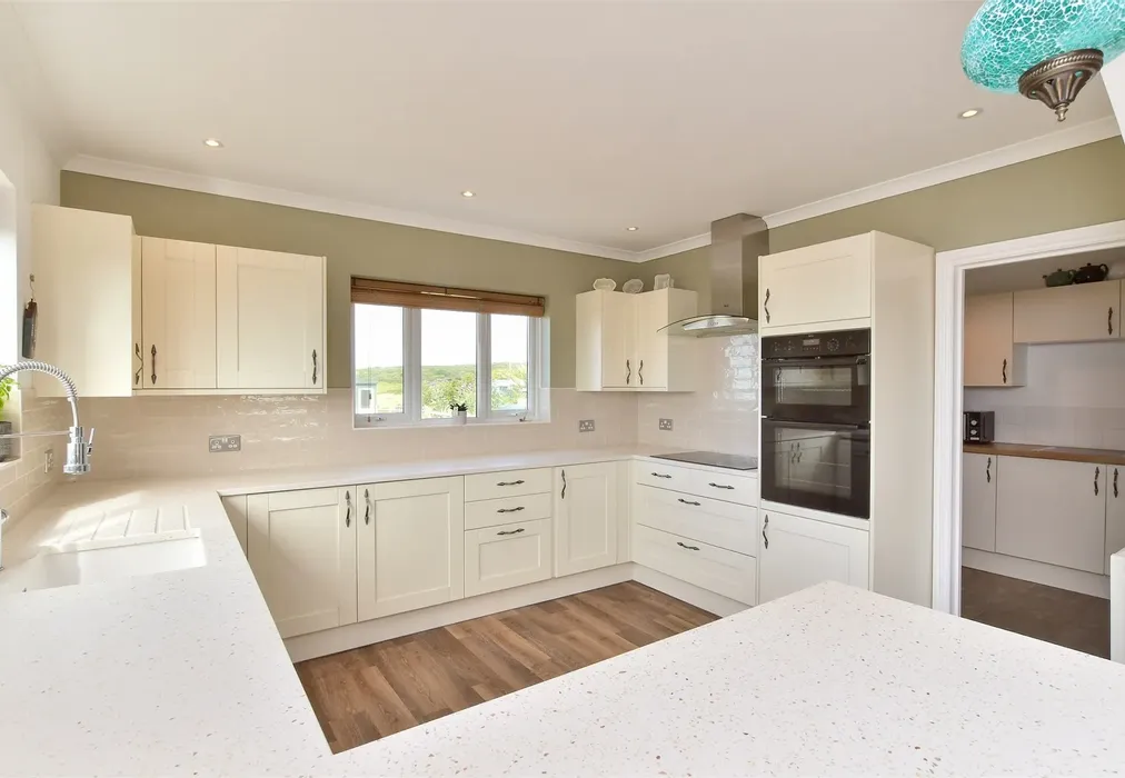 Kitchen - Westdean Avenue, Newhaven, East Sussex - Wards of Kent