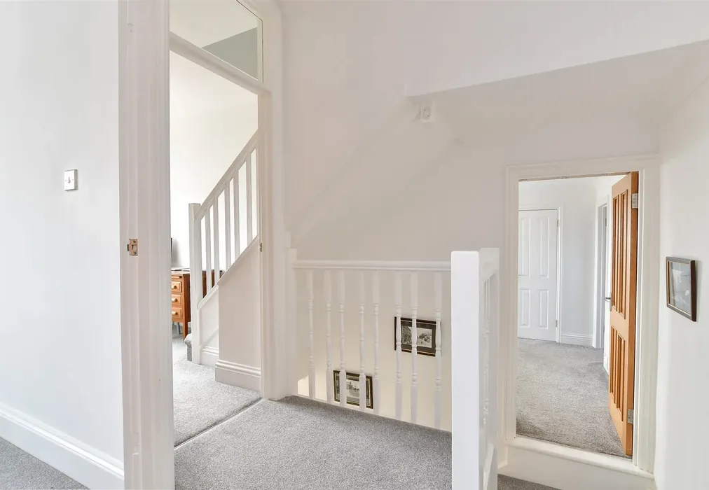 Landing - Westdean Avenue, Newhaven, East Sussex - Wards of Kent