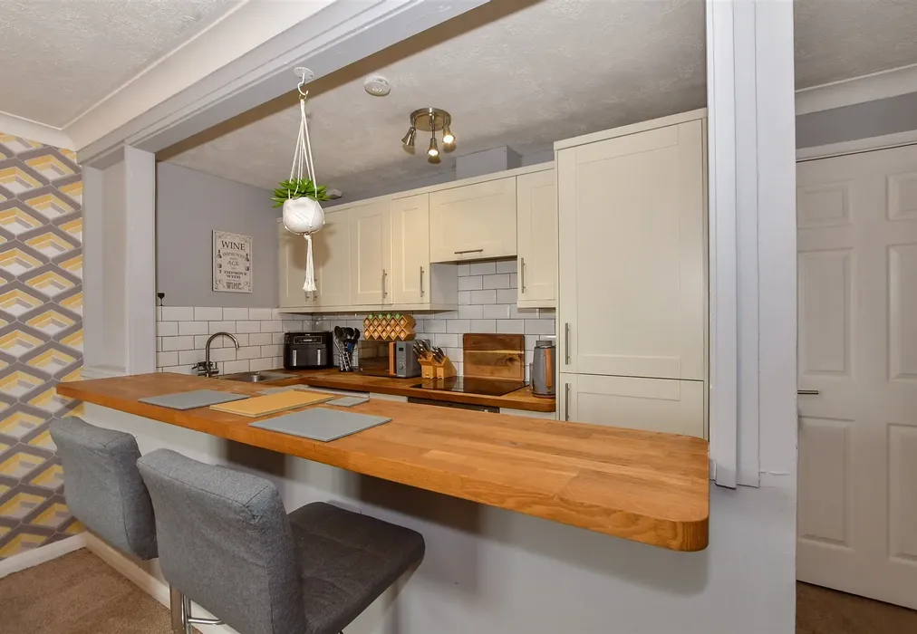 Kitchen - Willowside, Snodland, Kent - Wards of Kent
