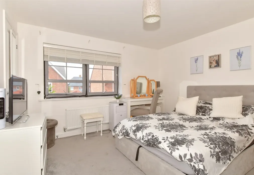 Bedroom 1 - Concorde Street, Faversham, Kent - Wards of Kent