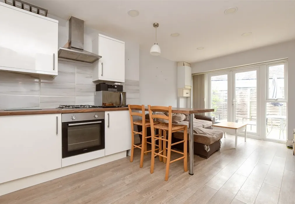 Kitchen Lounge/Diner - Yattendon Road, Horley, Surrey - Wards of Kent