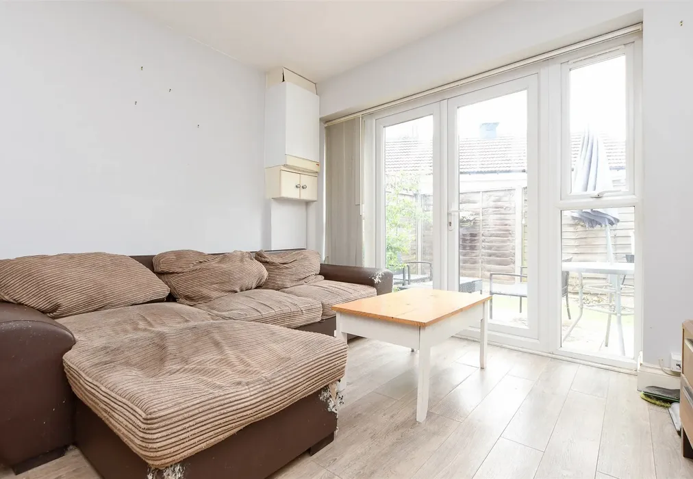 Lounge/Diner - Yattendon Road, Horley, Surrey - Wards of Kent