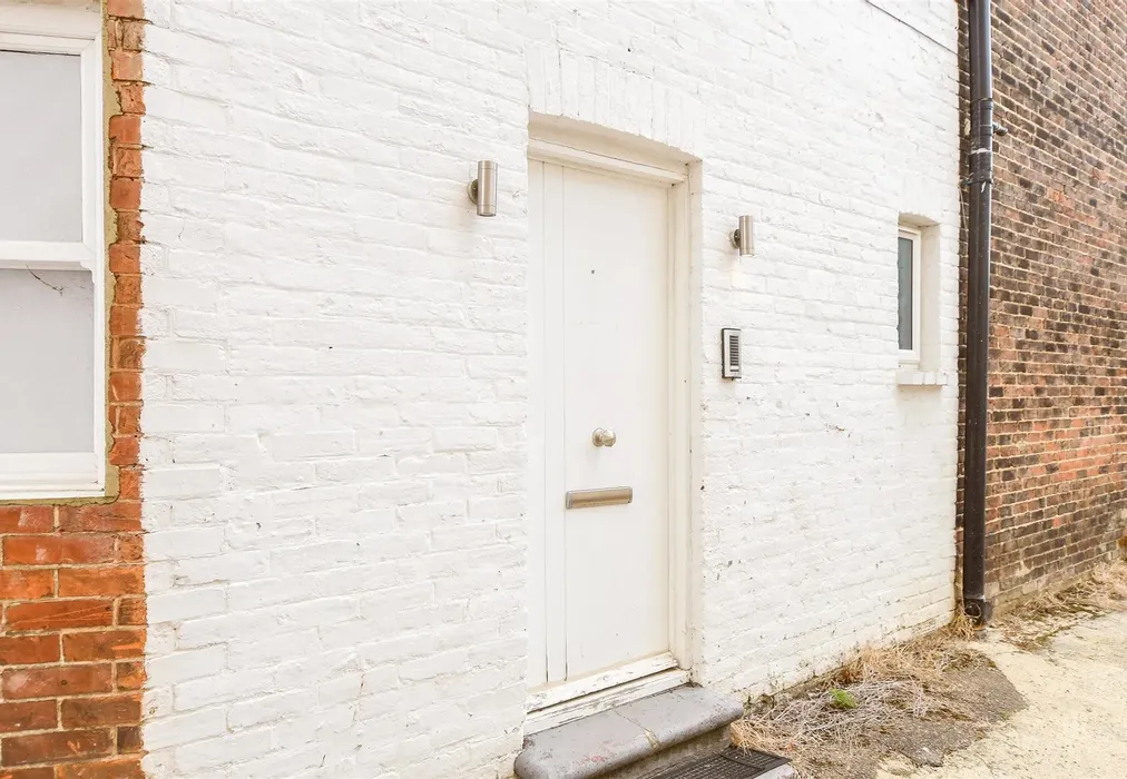 External Lifestyle Photograph - Yattendon Road, Horley, Surrey - Wards of Kent