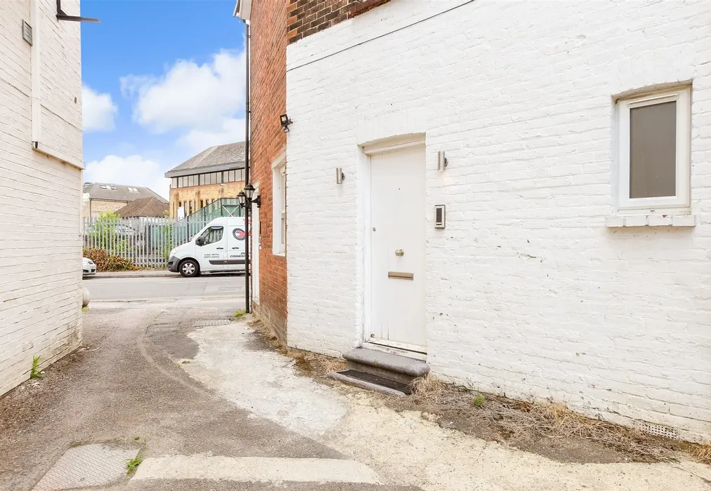 External Lifestyle Photograph - Yattendon Road, Horley, Surrey - Wards of Kent
