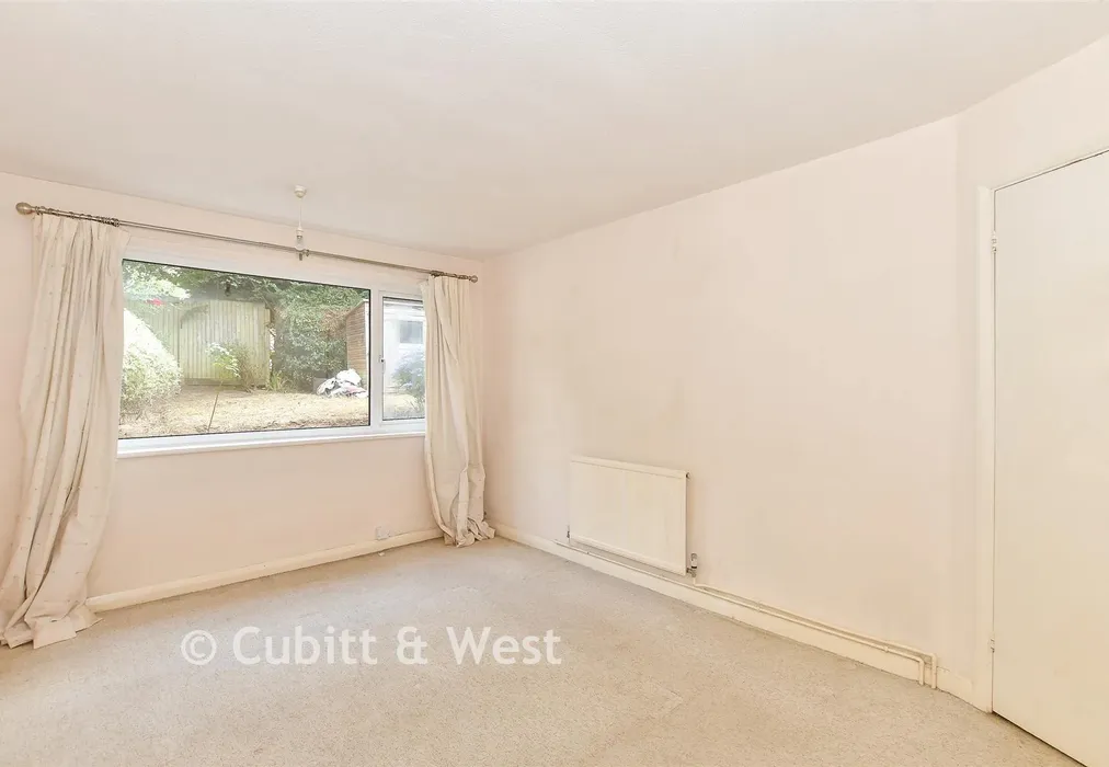 Bedroom 1 - High Trees, Haywards Heath, West Sussex - Wards of Kent