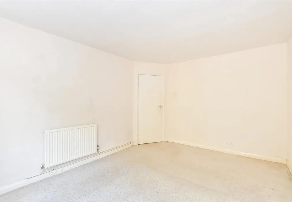 Bedroom 1 - High Trees, Haywards Heath, West Sussex - Wards of Kent