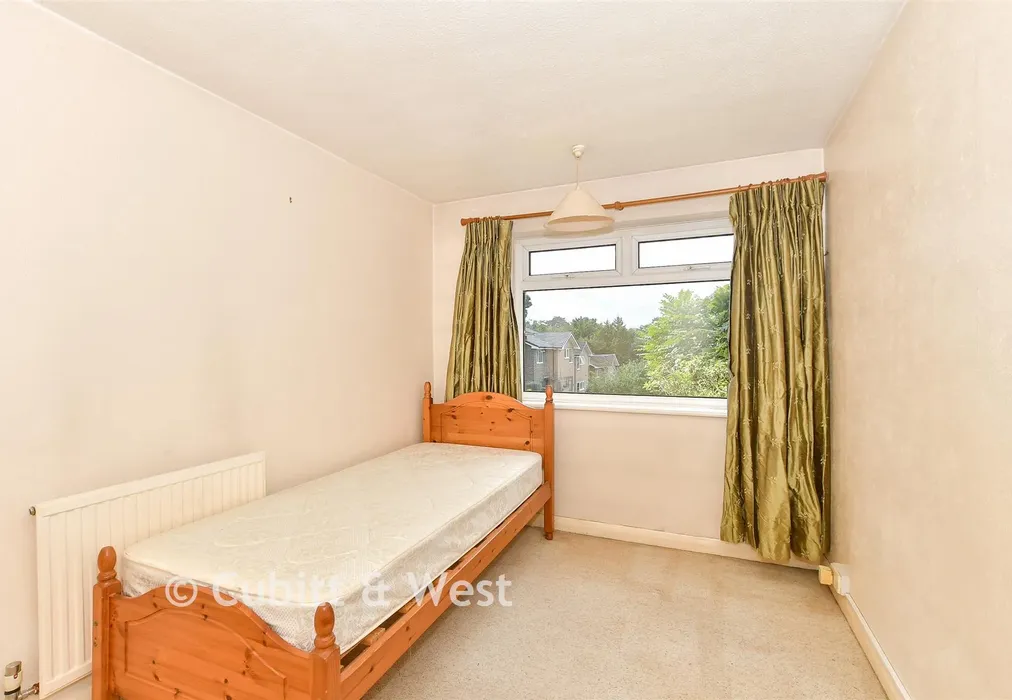 Bedroom 2 - High Trees, Haywards Heath, West Sussex - Wards of Kent