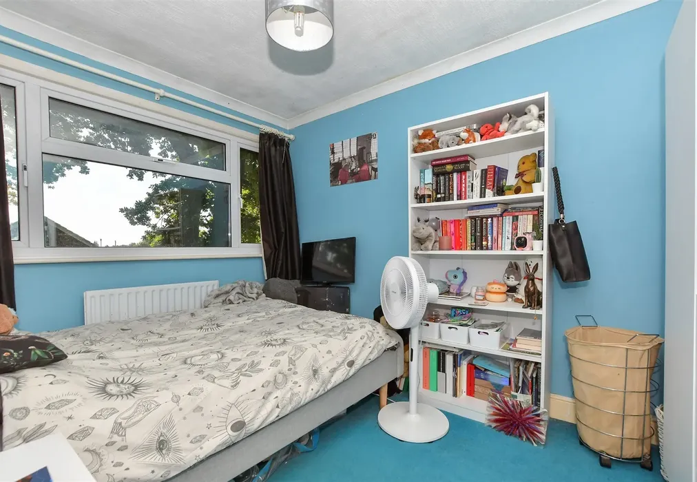 Bedroom 2 - St. Mary's Green, Kennington, Ashford, Kent - Wards of Kent