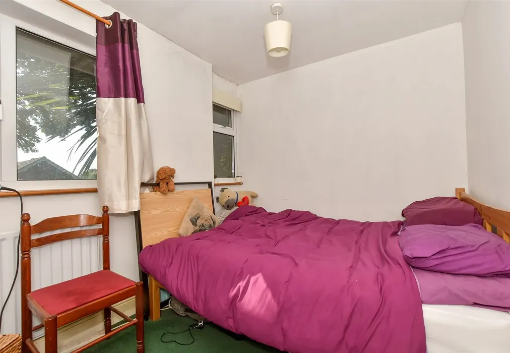 Bedroom 3 - St. Mary's Green, Kennington, Ashford, Kent - Wards of Kent