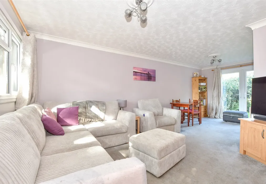 Lounge - St. Mary's Green, Kennington, Ashford, Kent - Wards of Kent