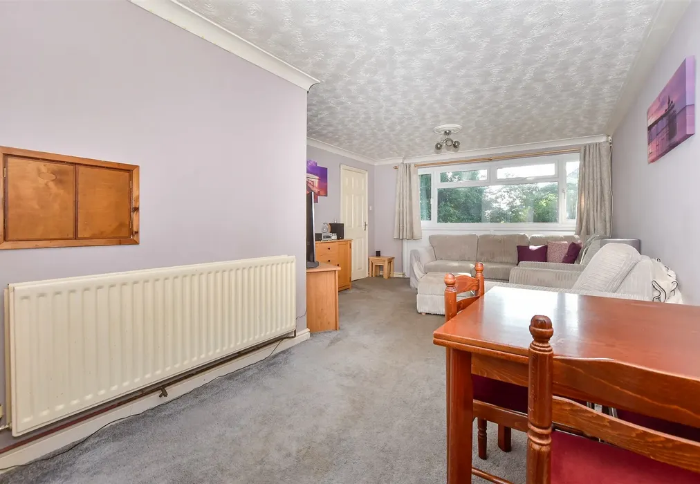 Lounge - St. Mary's Green, Kennington, Ashford, Kent - Wards of Kent