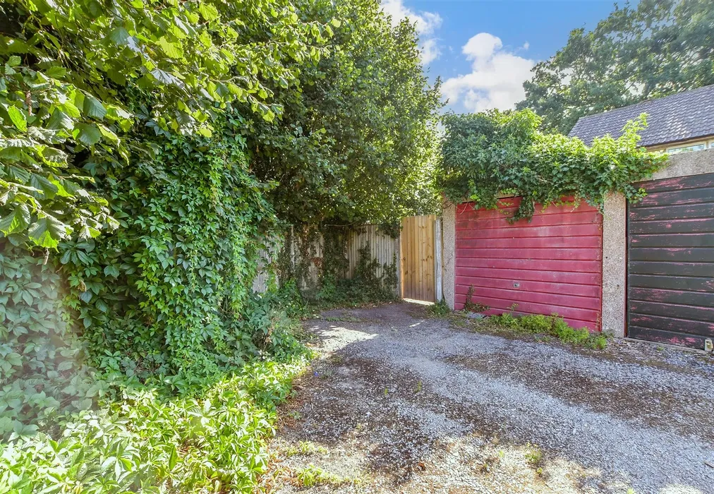 Garage - St. Mary's Green, Kennington, Ashford, Kent - Wards of Kent