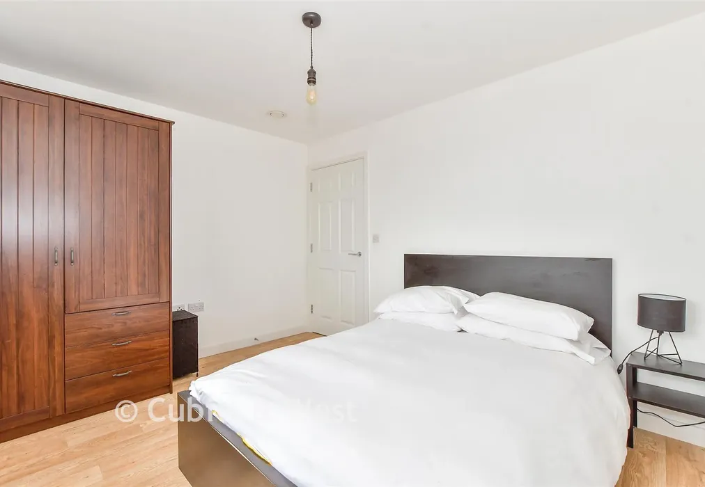 Bedroom - Longley Road, Chichester, West Sussex - Wards of Kent