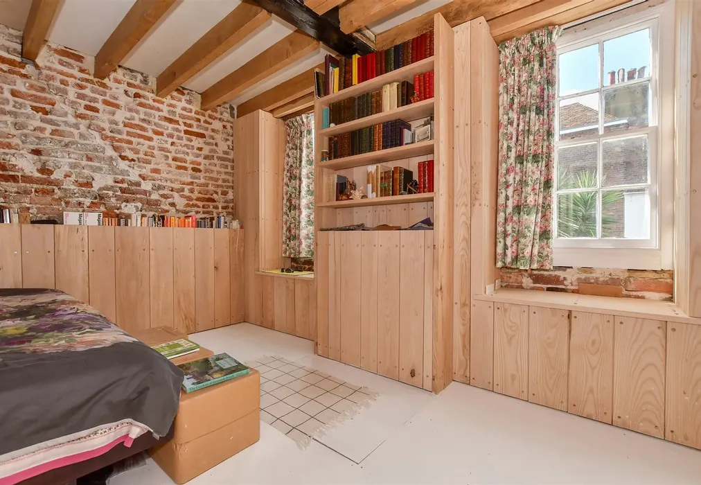 Bedroom 1 - Silver Street, Deal, Kent - Wards of Kent