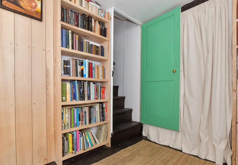 Internal Feature - Silver Street, Deal, Kent - Wards of Kent