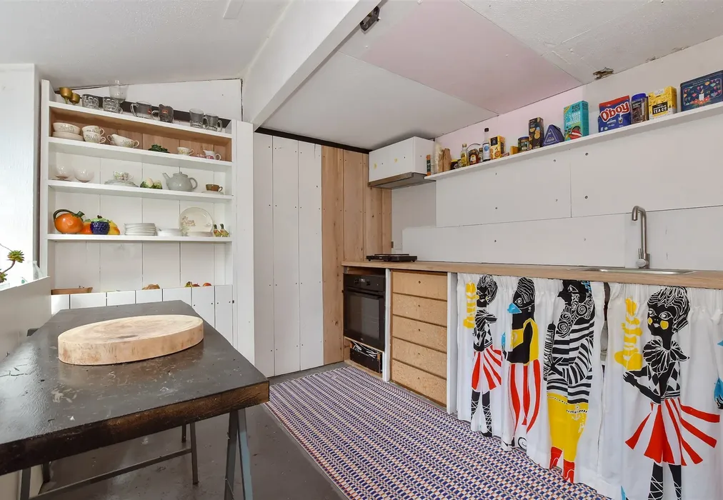 Kitchen - Silver Street, Deal, Kent - Wards of Kent