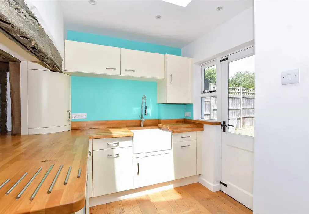 Kitchen - Roseacre Lane, Bearsted, Maidstone, Kent - Wards of Kent