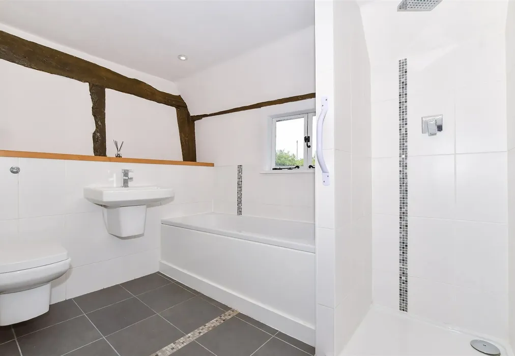 Bathroom - Roseacre Lane, Bearsted, Maidstone, Kent - Wards of Kent