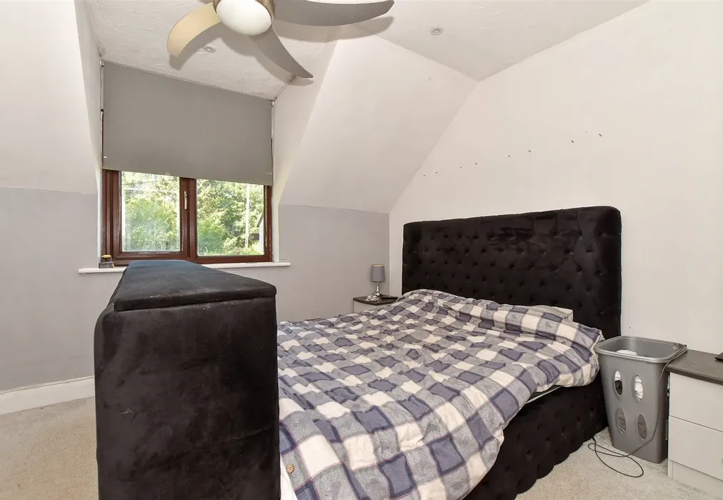 Bedroom 1 - Petteridge Lane, Matfield, Tonbridge, Kent - Wards of Kent
