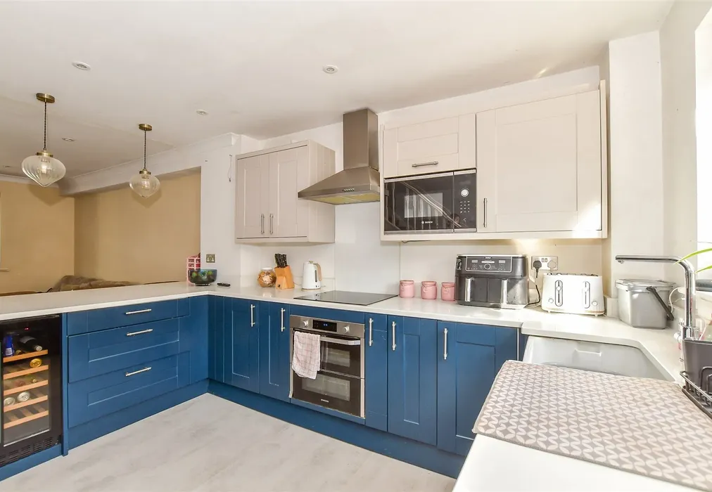 Kitchen/ Lounge - Petteridge Lane, Matfield, Tonbridge, Kent - Wards of Kent