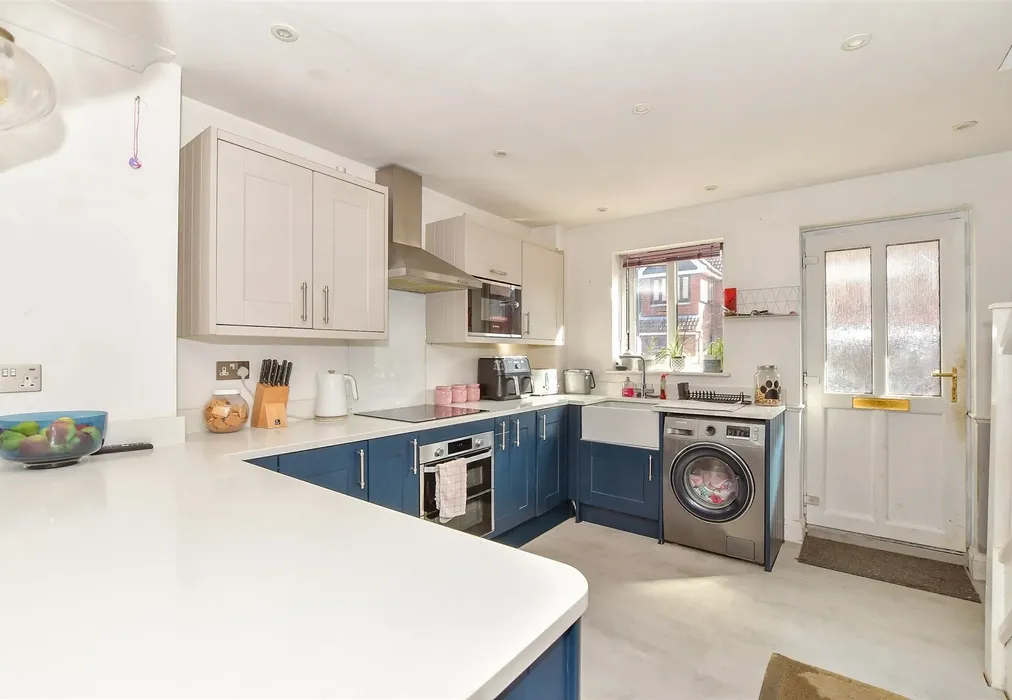 Kitchen/ Lounge - Petteridge Lane, Matfield, Tonbridge, Kent - Wards of Kent