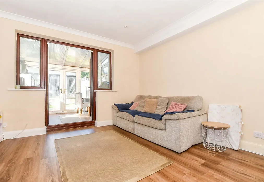 Kitchen/ Lounge - Petteridge Lane, Matfield, Tonbridge, Kent - Wards of Kent