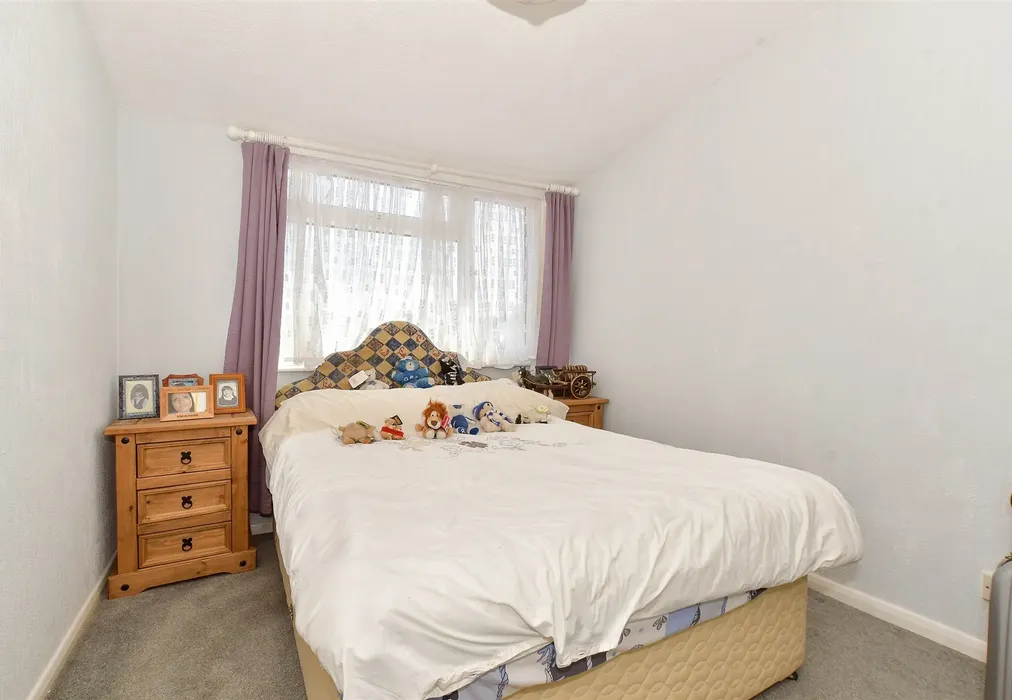 Bedroom 2 - Perowne Way, Sandown, Isle of Wight - Wards of Kent
