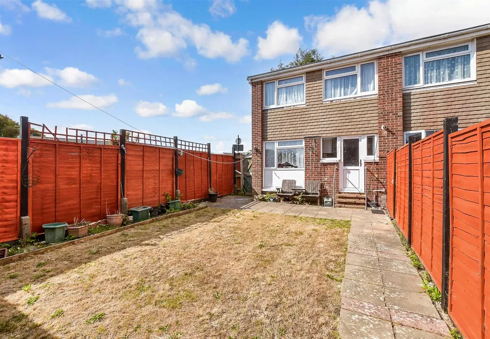 Rear Garden - Perowne Way, Sandown, Isle of Wight - Wards of Kent