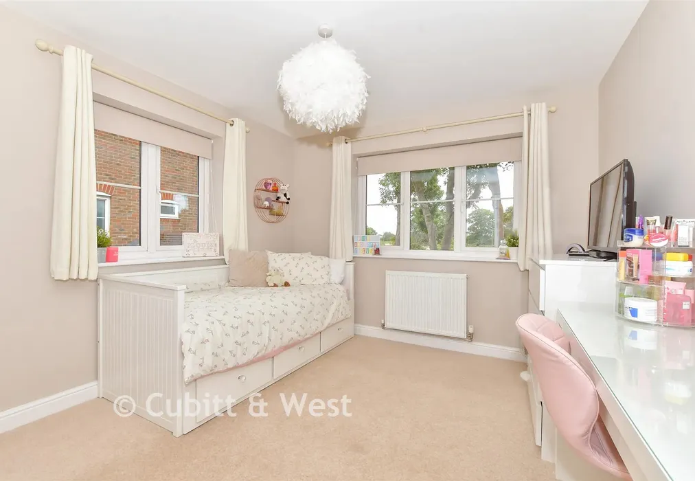 Bedroom - Pine Close, Chichester, West Sussex - Wards of Kent