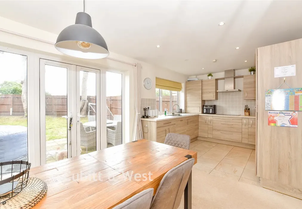 Kitche/Dining Area - Pine Close, Chichester, West Sussex - Wards of Kent