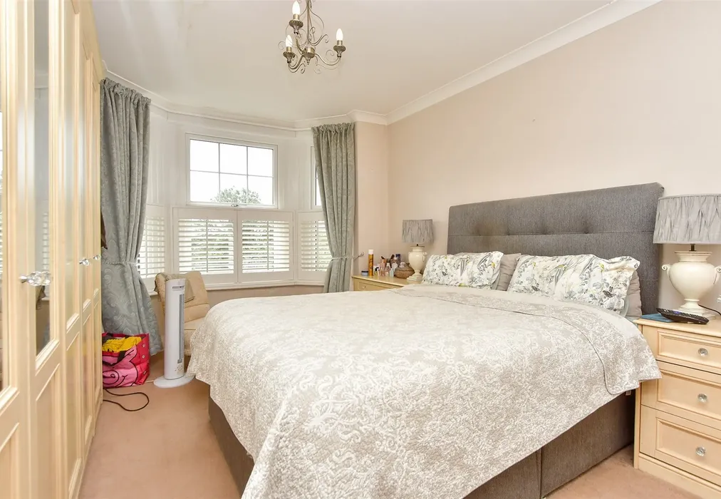 Bedroom 1 - Magpie Hall Road, Chatham, Kent - Wards of Kent