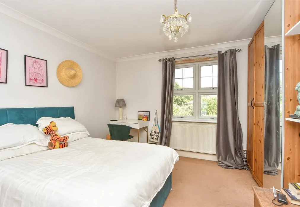 Bedroom 2 - Magpie Hall Road, Chatham, Kent - Wards of Kent