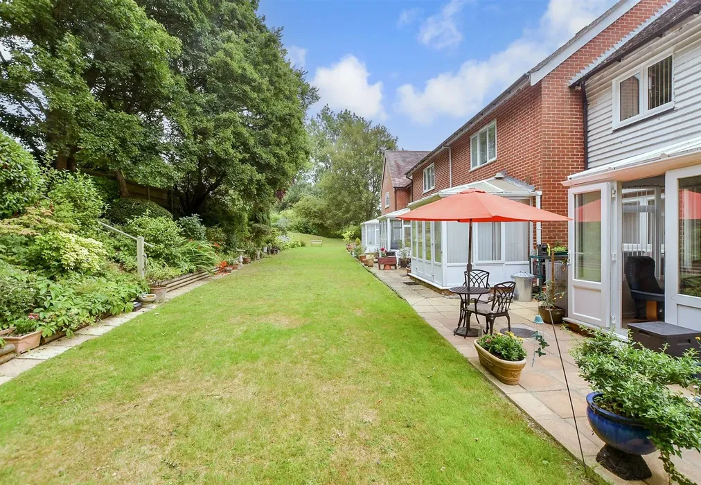Communal Gardens - Tanners Hill, Hythe, Kent - Wards of Kent