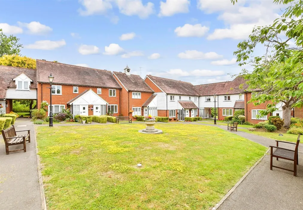 Communal Gardens - Tanners Hill, Hythe, Kent - Wards of Kent