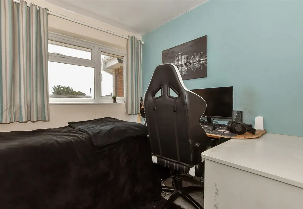 Bedroom 3 - Hill Crescent, Aylesham, Canterbury, Kent - Wards of Kent