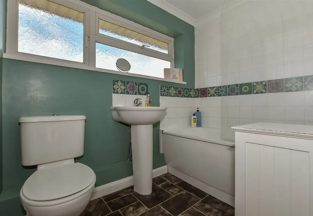 Bathroom - Hill Crescent, Aylesham, Canterbury, Kent - Wards of Kent