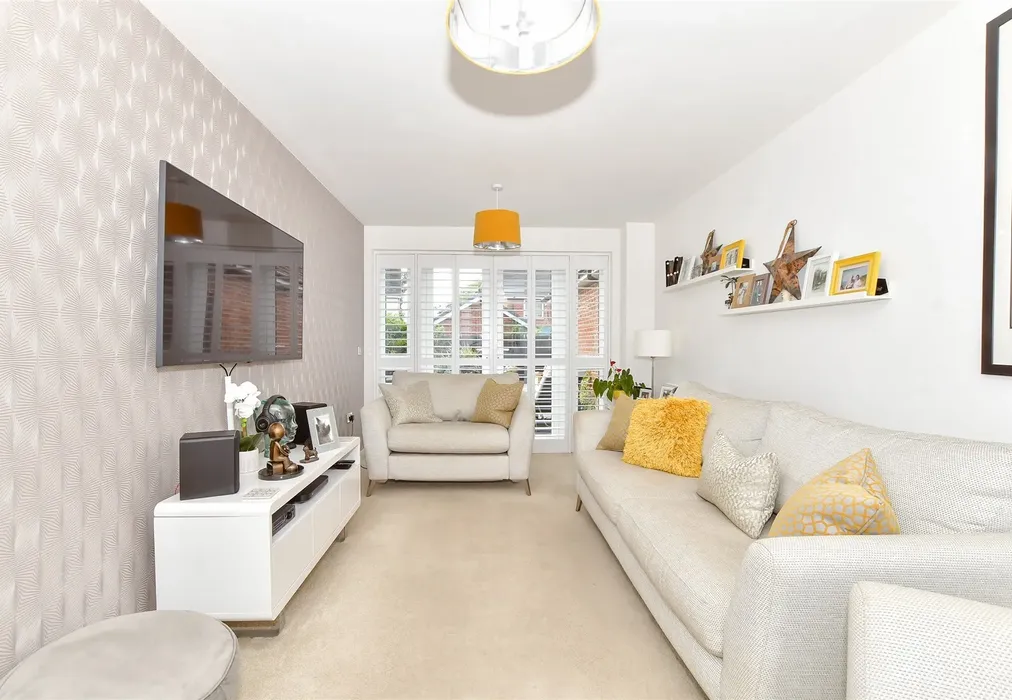 Lounge - Vespasian Close, Westhampnett, Chichester, West Sussex - Wards of Kent
