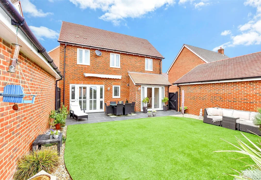 Rear Garden - Vespasian Close, Westhampnett, Chichester, West Sussex - Wards of Kent