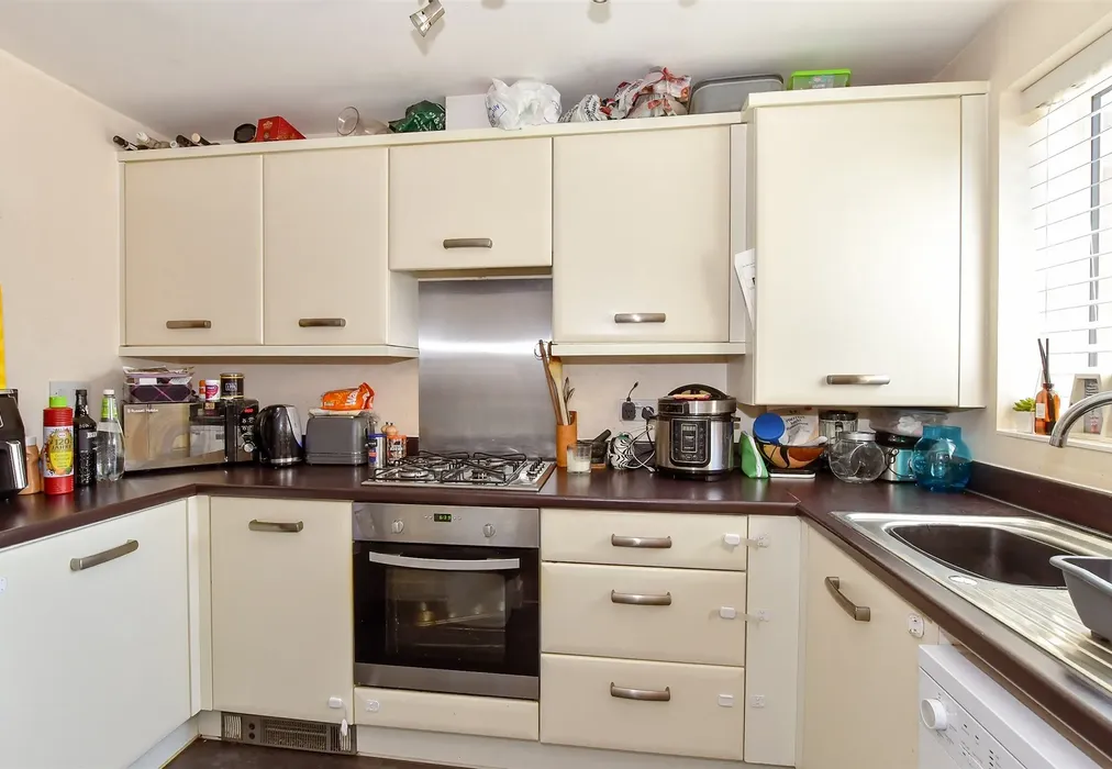 Kitchen - Wood Hill Way, Bognor Regis, West Sussex - Wards of Kent