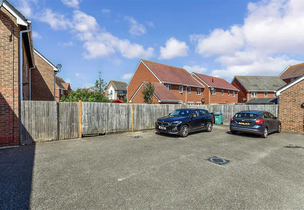 Driveway/Parking - Wood Hill Way, Bognor Regis, West Sussex - Wards of Kent