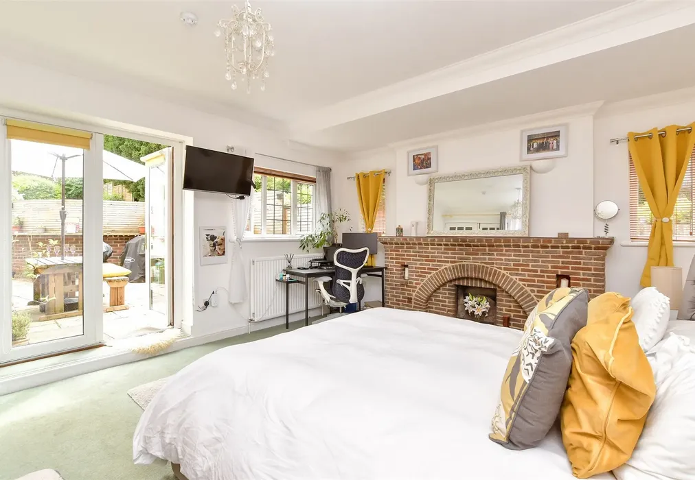 Bedroom 1 - Carden Avenue, Patcham, Brighton, East Sussex - Wards of Kent
