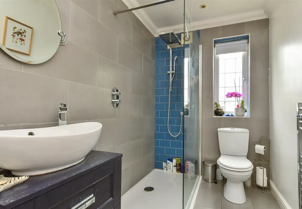 Shower Room - Carden Avenue, Patcham, Brighton, East Sussex - Wards of Kent