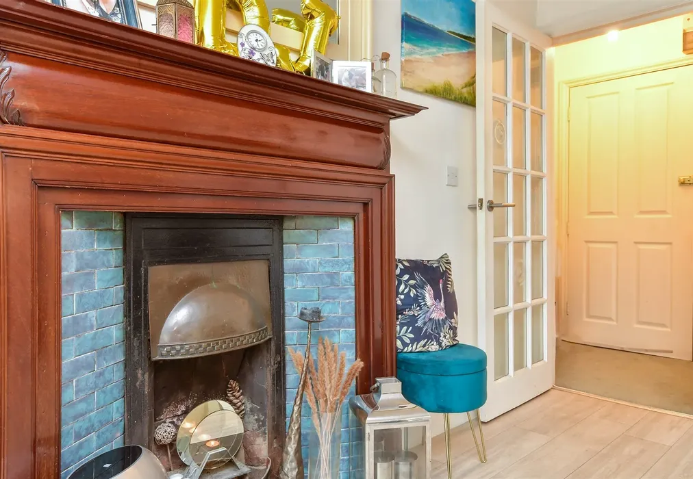 Internal Lifestyle Photograph - Carden Avenue, Patcham, Brighton, East Sussex - Wards of Kent