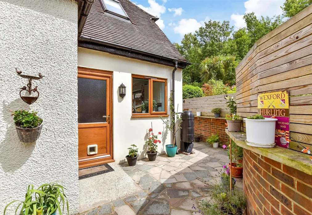 Rear Garden - Carden Avenue, Patcham, Brighton, East Sussex - Wards of Kent