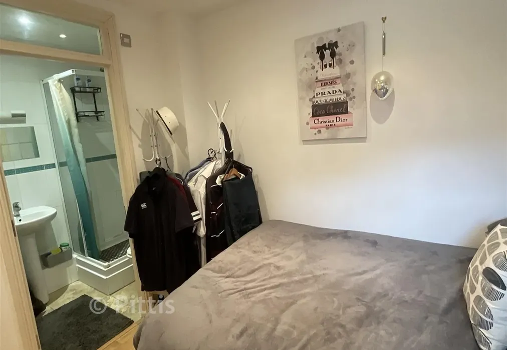 Bedroom 1 With En Suite - Alpine Road, Ventnor, Isle of Wight - Wards of Kent