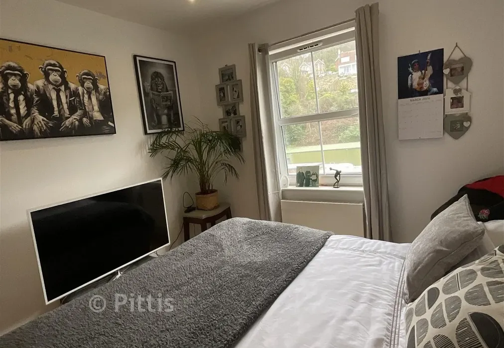 Bedroom 1 - Alpine Road, Ventnor, Isle of Wight - Wards of Kent
